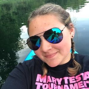 Meet your Posher, Abbey